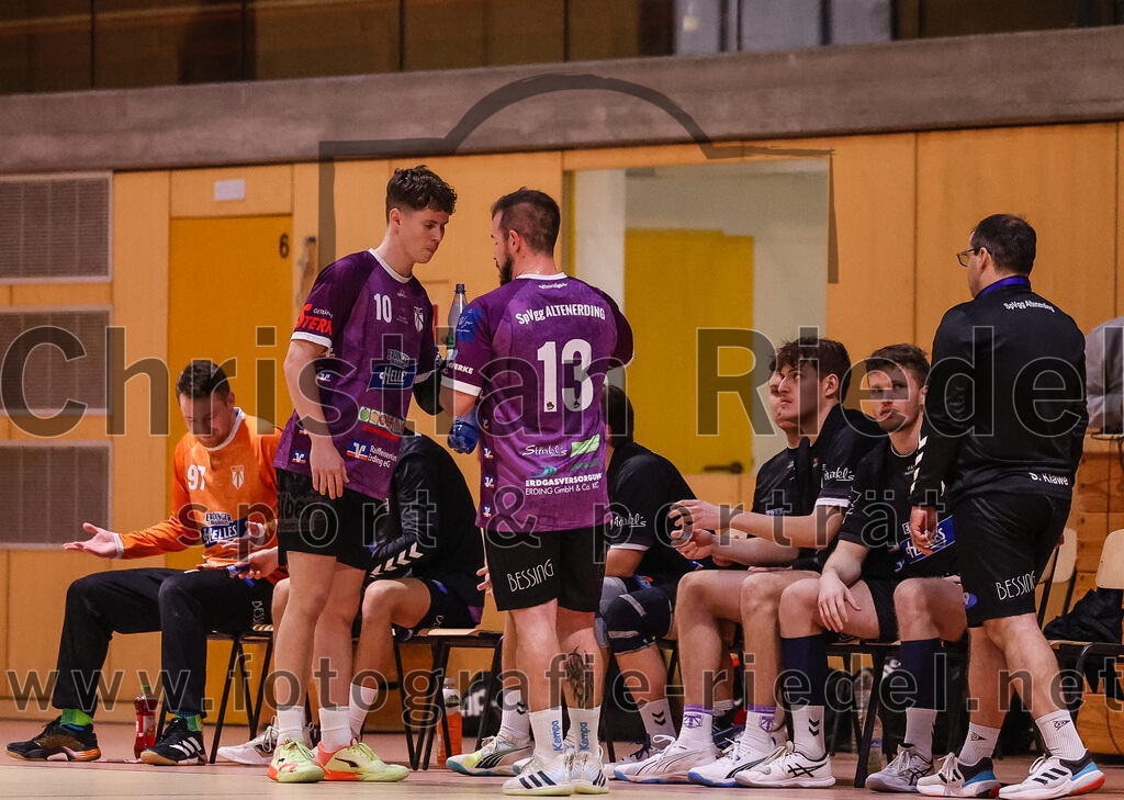 2024-11-24_030_SpVgg_Altenerding_gegen_ASV_Dachau | Erding, Deutschland, 24.11.2024:Handball, Bezirksoberliga Männer 2024 / 2025, 8. Spieltag, SpVgg Altenerding gegen ASV Dachau, Endergebnis: 30:23Tim Steininger (SpVgg Altenerding, #10), Sebastian Forster (SpVgg Altenerding, #13)Foto: Christian Riedel / fotografie-riedel.net