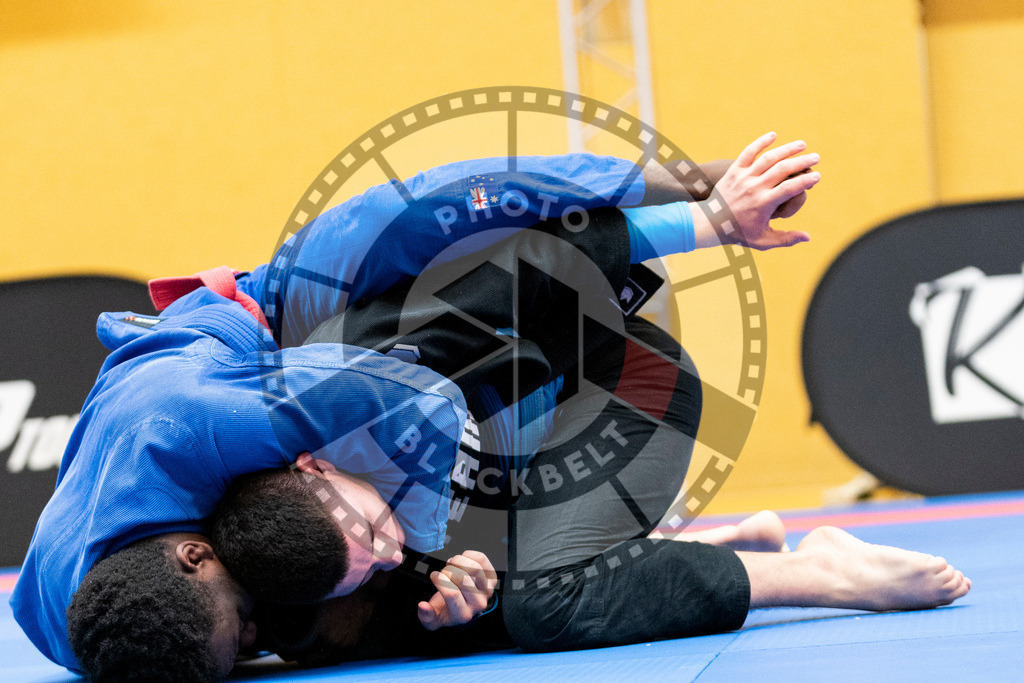 20231118PBB11225 | Fighters compete during the AJP Tour 600 Frankfurt Championship in Frankfurt/Main, Germany, on November 18, 2023.