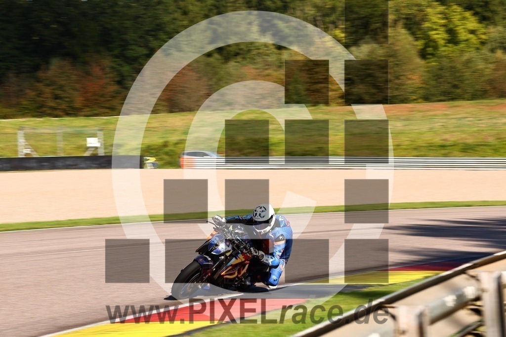 0065-20250923_33155 | Schöne Erinnerungen an spannende Momente - das festzuhalten ist unser Job. PIXELrace.de ist seit 2003 auf den Rennstrecken Europas unterwegs um die Action draußen beim Fahren und die wunderbare Stimmung imm Fahrerlager für euch einzufangen.