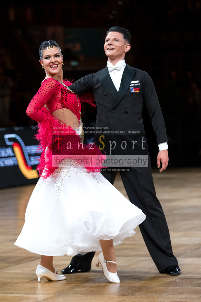 20241109_DM-Formationen_Vorrunde_2373 | Tanzsportbilder, Standardtanz, Lateintanz, WDSF, DTV, LTVB, dancecomp, goc, hessen tanzt, blaues band der spree, walzer, tango, wiener walzer, slowfox, quickstepp, samba, rumba, cha-cha-cha, paso doble. jive, hd-kroft photography, turniertanzsport