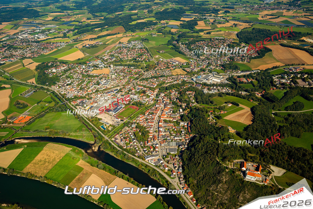 Das Luftbild zeigt :  Bogen - Die Luftaufnahme wurde 2023 vom UL-Flugzeug aus erstellt ( keine Drohne ) - Hochauflösende Luftaufnahme - Für grossformatige Ausdrucke geeignet. Die Geschenkidee !Mit Lizenz und Bildrechte bestellbar