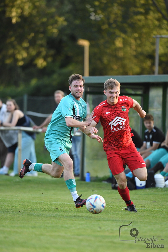 TuS Eversten-SG FriPe | Herren Kreisliga; TuS Eversten (mint)-SG FriPe (rot) am 15.08.2025 in Oldenburg (Sportanlage TuS Eversten), Photo: Philip Eiben 2025 - Realisiert mit Pictrs.com
