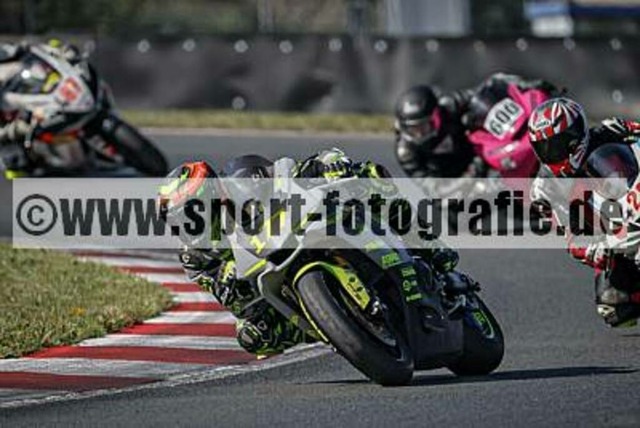 pube3329 | Professionelle Fotos von Sportveranstaltungen, aber auch Hochzeiten und anderen Events. - Realisiert mit Pictrs.com