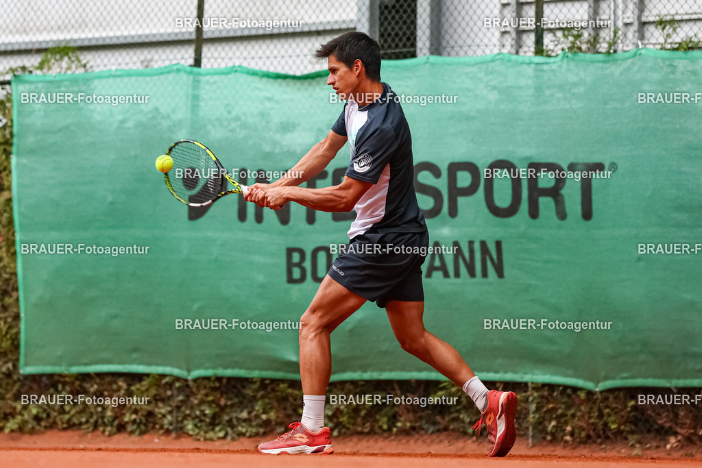 HTC Blau-Weiß Krefeld - LTTC Rot-Weiß Berlin  | Krefeld, Deutschland 21.07.2023, Carlos Sanchez Jover (HTC Blau-Weiß Krefeld) gegen Oriol Roca-Botalla (LTTC Rot-Weiss Berlin) ,

bei der 2. Tennis Bundesliga Nord Begegnung zwischen HTC Blau-Weiß Krefeld und LTTC Rot-Weiß Berlin am 21.07.2023 in Krefeld.

(Foto: BRAUER-Fotoagentur)
 
