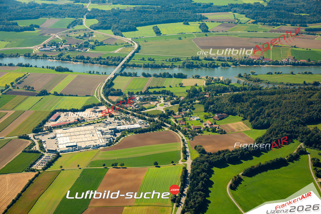 Das Luftbild zeigt : Hofweinzier Gewerbegebiet Bogen - Die Luftaufnahme wurde 2023 vom UL-Flugzeug aus erstellt ( keine Drohne ) - Hochauflösende Luftaufnahme - Für grossformatige Ausdrucke geeignet. Die Geschenkidee !Mit Lizenz und Bildrechte bestellbar