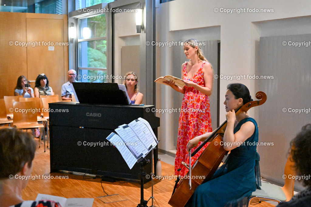 Beate Korntner_ Schauspielerin_ Saengerin_ 12.07.2023-8 | 12.07.2023, Linz, AUT, Konzert Beate Korntner, im Bild Beate Korntner (Schauspielerin, Saengerin, Sopran) mit ihren Musiker Kolleginnen Martina Haselgruber (Klavier) und Qianqian Feng-Schuetz (Violoncello) 