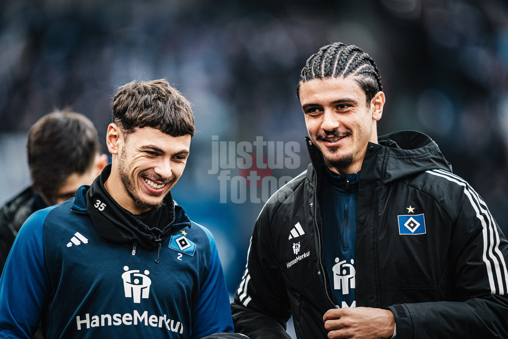 Fußball | Männer | Saison 2023/2024 | 2. Fußball-Bundesliga | 16. Spieltag | Hamburger SV vs. SC Paderborn 07 | 09.12.2023 | v.l. William Mikelbrencis (#2, HSV) und Guilherme Ramos (#13, HSV)