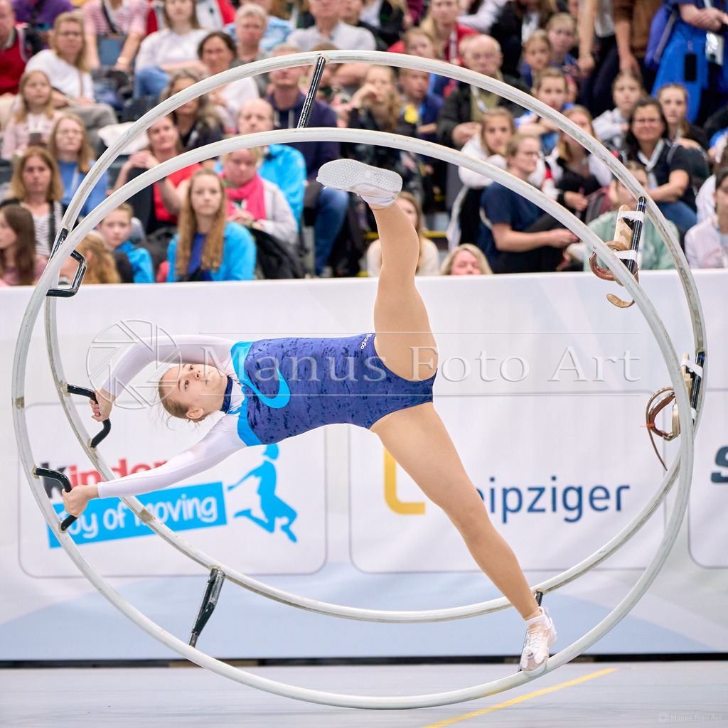 A-DSC01528 | Professionelle Sportfotografie in Hamburg, Schleswig-Holstein und Niedersachsen – spezialisiert auf Rhönrad, Geräteturnen, Leistungsturnen und rhythmische Sportgymnastik. Bundesweite Begleitung von Rhönrad-Events. Jetzt Sport-Fotos - Realisiert mit Pictrs.com