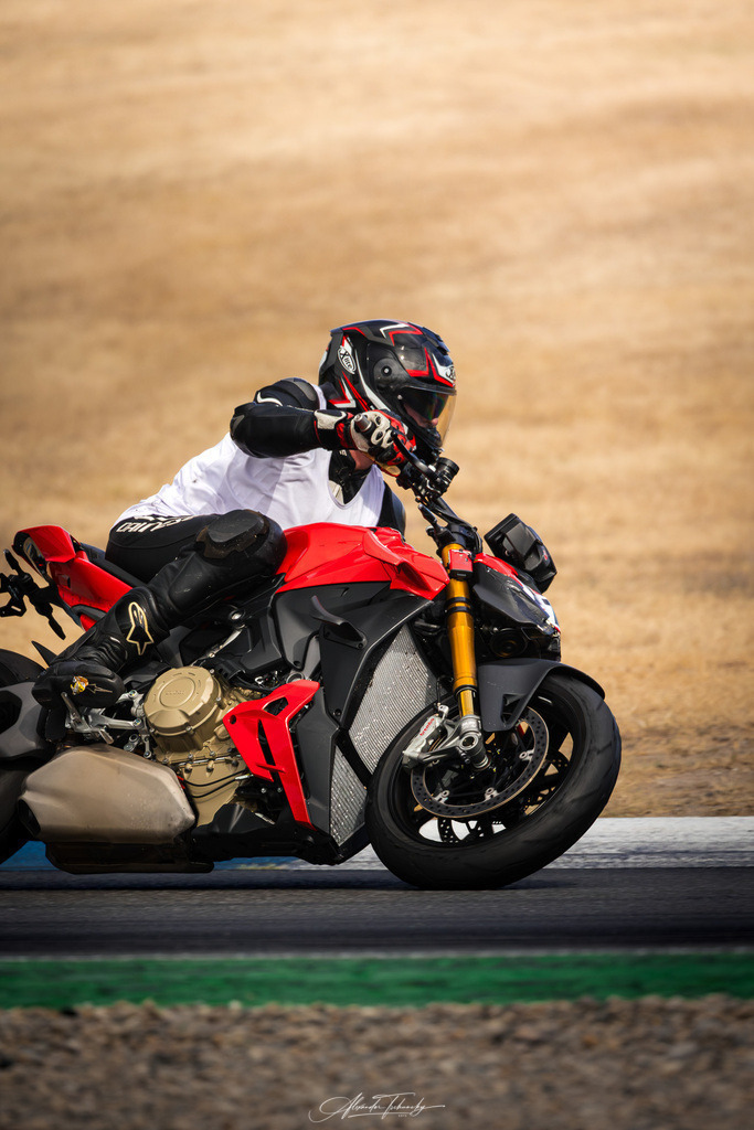 Ducati Trackday Hockenheimring 2026 | Entdecken Sie die faszinierende Welt von Alexander Tschuncky Arts: Kreative Fotografie, atemberaubende Automobilkunst und hochwertiger Bilderdruck. Lassen Sie sich inspirieren! - Realisiert mit Pictrs.com
