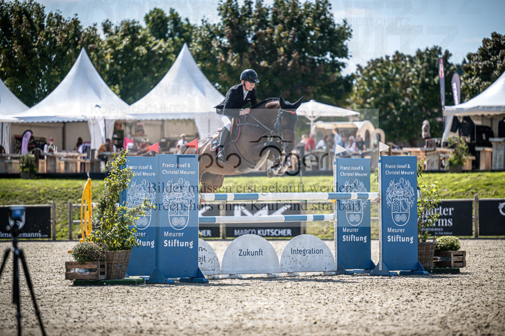 DOS_3270 | Entdecke hochwertige Reitturnierfotos von Foto Oger. Professionell, emotional und authentisch – jetzt Lieblingsmomente im Shop bestellen.Deutschlandweite Turnierfotografie. - Realisiert mit Pictrs.com