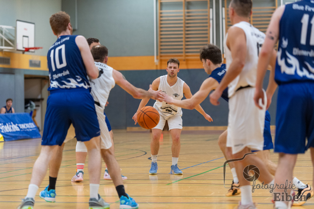 Wattworms Edewecht-Lions Ofenerdiek | Wattworms Edewecht (weiß)-Lions Ofenerdiek (blau) am 22.02.2026 in Edewecht (Heinz-zur-Jührden-Halle); Photo: Philip Eiben 2025 - Realisiert mit Pictrs.com