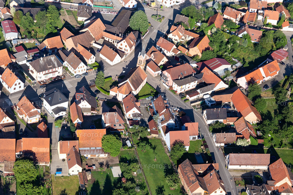 Vue aérienne: Église à Schaffhouse-pres-Seltz à Schaffhouse-près-Seltz dans le département Bas Rhin, France. Photo: IMG_115026.jpg prise le 01/06/2019 par Werner Riehm/FLY-FOTO.eu – Résolution de l'original: 5472 x 3648 px