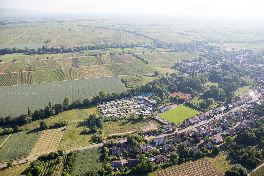 Luftbild: Camping im Klingbachtal im Ortsteil Klingen in Heuchelheim-Klingen im Bundesland Rheinland-Pfalz in Deutschland. Foto: IMG_080101.jpg vom 05.06.2015 durch Werner Riehm/FLY-FOTO.de