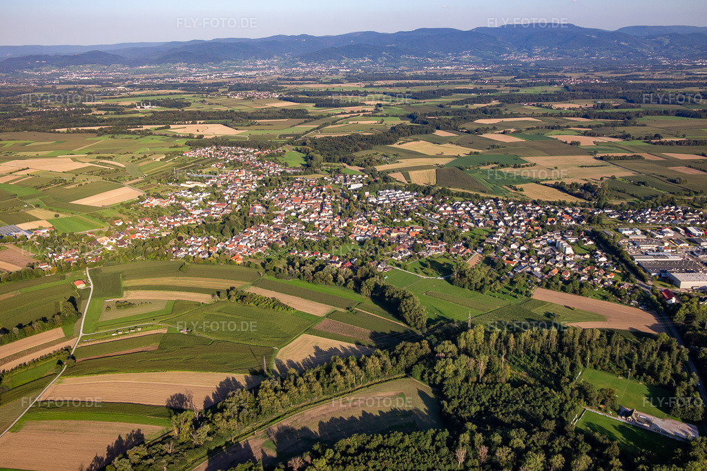 Luftbild: Ortsansicht von Westen im Ortsteil Ulm in Lichtenau im Bundesland Baden-Württemberg in Deutschland. Foto: IMG_137774.jpg vom 18.08.2023 durch Werner Riehm/FLY-FOTO.de