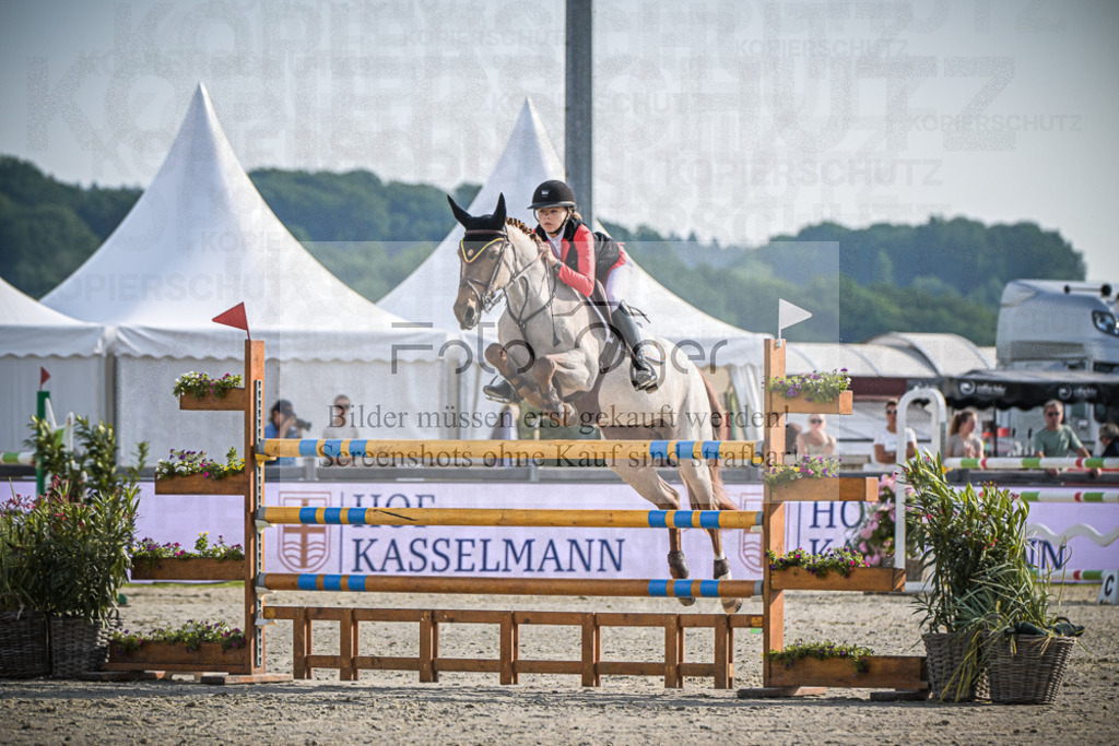 DOS_9403 | Entdecke hochwertige Reitturnierfotos von Foto Oger. Professionell, emotional und authentisch – jetzt Lieblingsmomente im Shop bestellen.Deutschlandweite Turnierfotografie. - Realisiert mit Pictrs.com