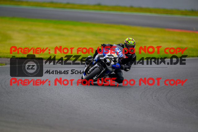 MaZZes_FotoMatrix_240724_6007705_7451 | BLAU