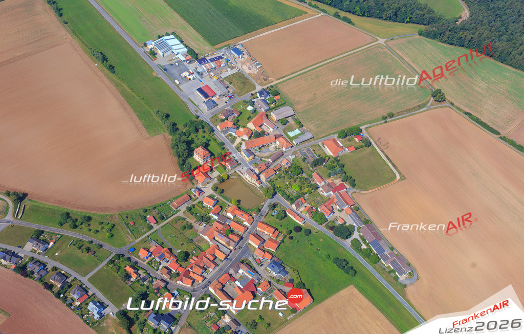 Luftbild von Leuzendorf Burgpreppach - Luftaufnahme wurde 2015 von https://frankenair.de mittels Flugzeug (keine Drohne) erstellt - die Geschenkidee