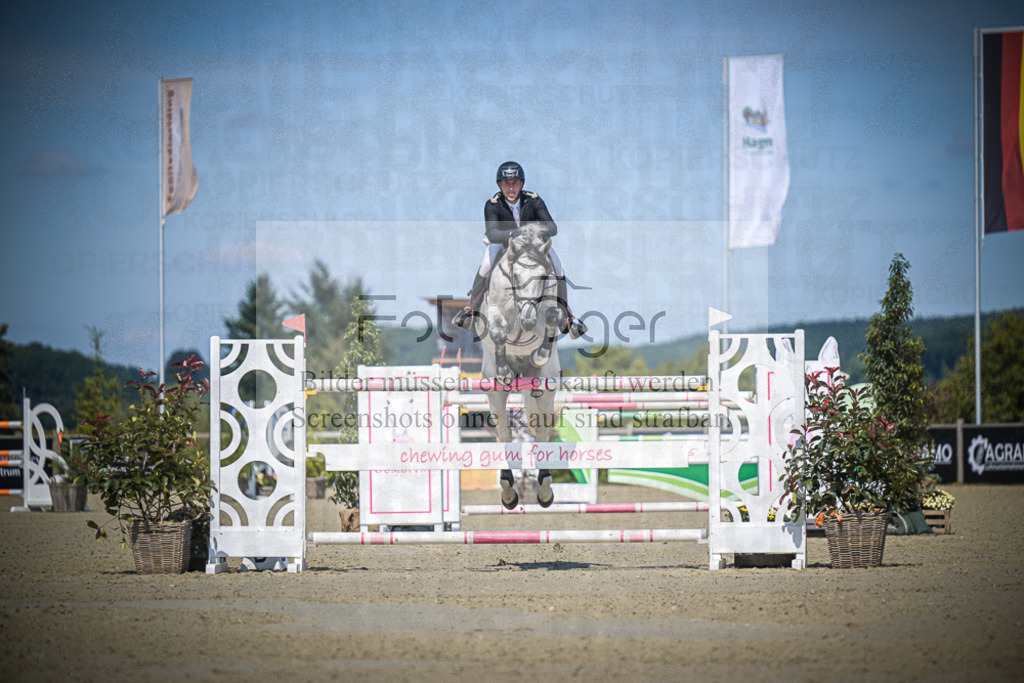 DOS_2520 | Entdecke hochwertige Reitturnierfotos von Foto Oger. Professionell, emotional und authentisch – jetzt Lieblingsmomente im Shop bestellen.Deutschlandweite Turnierfotografie. - Realisiert mit Pictrs.com