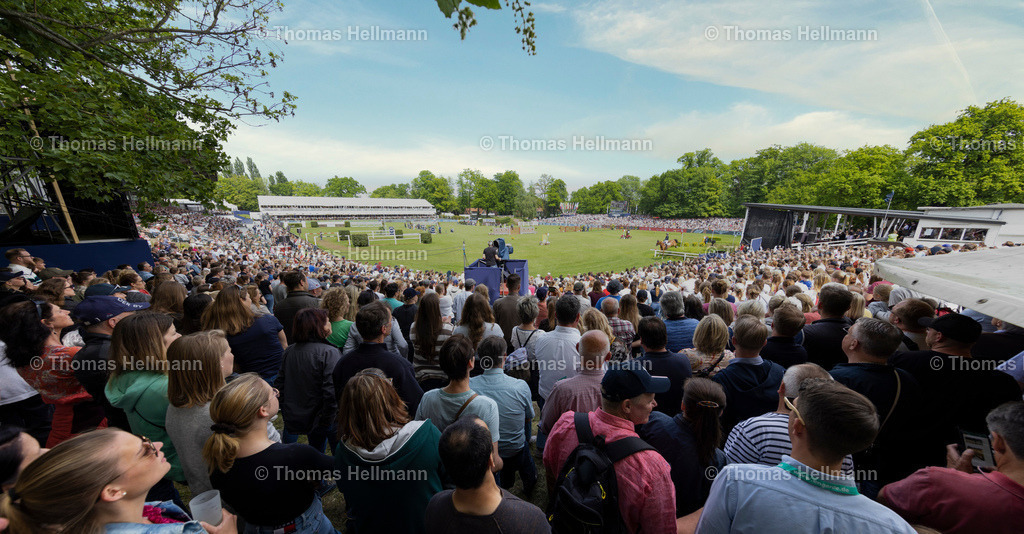TH_Übersicht Massen_8504-Bearbeitet | Deutsches Spring- und Dressur-Derby 2023 am 21.05.23 in Hamburg, Derby Platz Klein Flottbek, Thomas Hellmann, _H_R0465