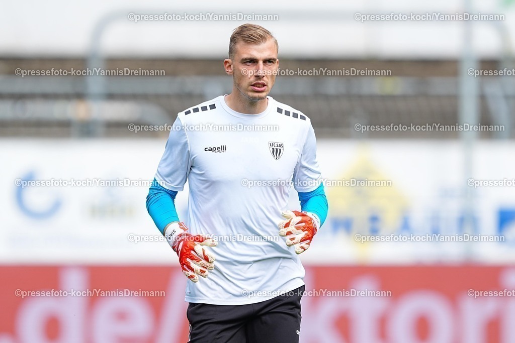 xydr03082501085 | 03.08.2025, xydrx, Fußball, 3.Liga, Viktoria Köln - FC Schweinfurt 05, Saison 2025 2026, Sportpark Höhenberg: Toni Stahl (1.FC Schweinfurt 05 #1)   DFB regulations prohibit any use of photographs as image sequences and or quasi-video.