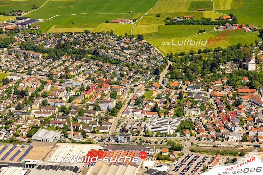 Das Luftbild zeigt :  Marktoberdorf - Die Luftaufnahme wurde 2024 vom UL-Flugzeug aus erstellt ( keine Drohne ) - Hochauflösende Luftaufnahme - Für grossformatige Ausdrucke geeignet. Die Geschenkidee !Mit Lizenz und Bildrechte bestellbar