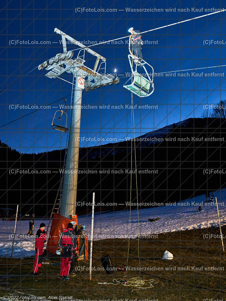 ALP0269_Liftbergeuebung_BRD-Lackenhof | (C)FotoLois.com, Alois Spandl, Liftbergeübung des Bergrettungsdienstes Lackenhof am Ötscherlift im Weitental, Mi 28. Dezember 2022.