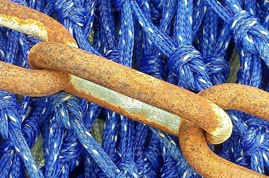 Liebesband (4) | romberg-arts, romberg-arts.de, www.romberg-arts.de, Foto_Online_Shop, Julia Fuhrmann, Köln, Fotos, Fotografie, Fotokunst, Kunstdrucke, Naturfotos, Aktfotos, Nacktfotos, schwarz_weiß_Fotos, Blumenfotos, Blumen, Tiere, Beton, Korrosion, Lächeln, Drucke