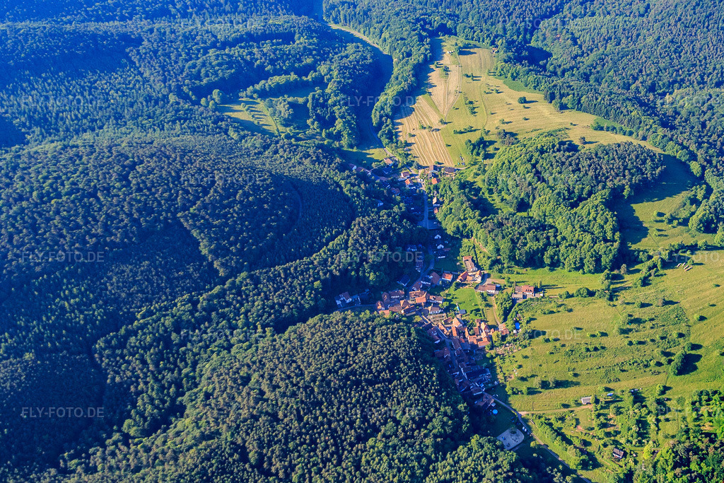 Luftbild: Anbachtal aus Norden im Ortsteil Blankenborn in Bad Bergzabern im Bundesland Rheinland-Pfalz in Deutschland. Foto: IMG_080063.jpg vom 05.06.2015 durch Werner Riehm/FLY-FOTO.de