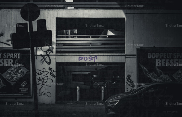 DUST | SHUTTERTANZ - Realisiert mit Pictrs.com