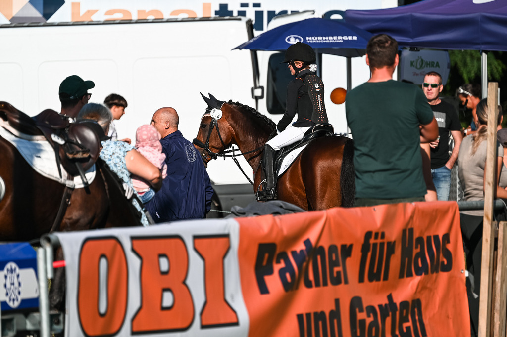 DSC_4768 | Pferde- und Turnierfotografie in Westsachsen. Pferdeportraits, Auftragszeichnungen und intuitive Kunst.