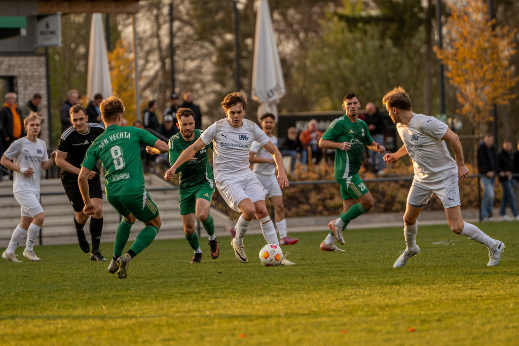 Fußball I Herren I Saison 2025-2026 I Landesliga Weser-Ems I 23. Spieltag I SFN Vechta - BW Lohne II I 00169 | jns.sportfotos - Realisiert mit Pictrs.com