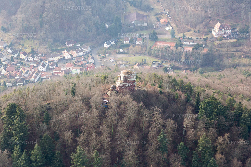 Luftbild: Burgruine Anebos in Leinsweiler im Bundesland Rheinland-Pfalz in Deutschland. Foto: IMG_096493.jpg vom 02.02.2017 durch Werner Riehm/FLY-FOTO.de