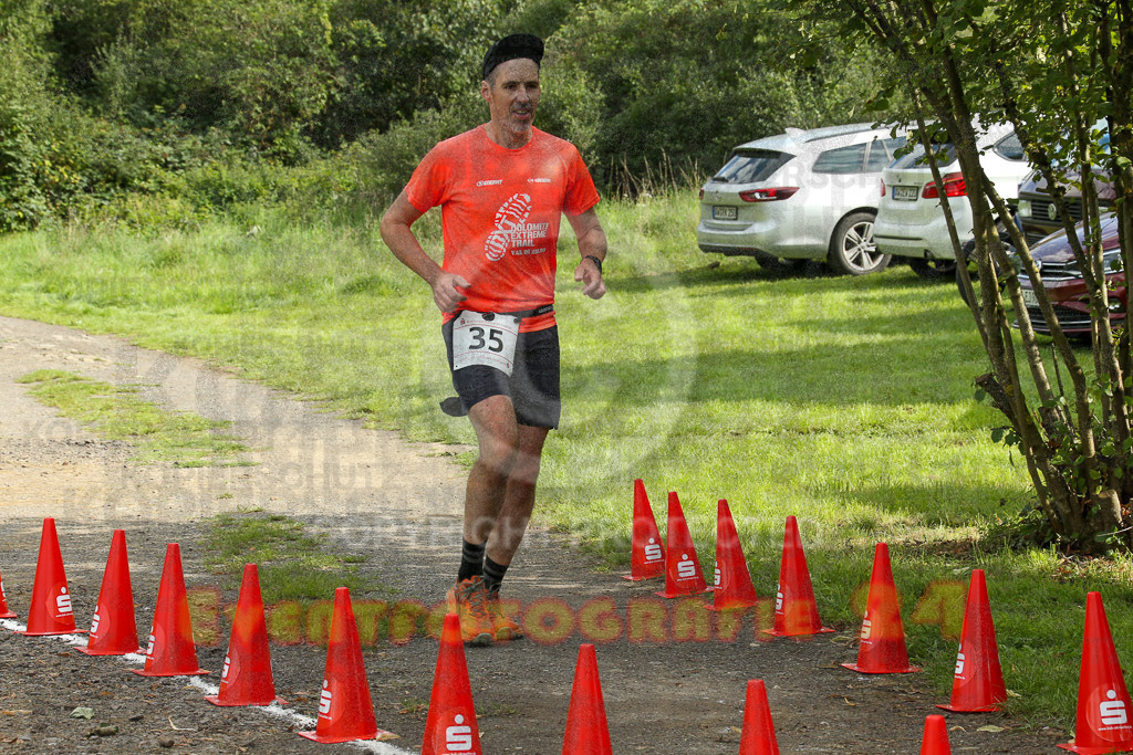 230826_1620_EX1_1538 | Sportfotografie im Rhein-Sieg Kreis, Köln, Bonn, NRW, Rheinland Pfalz, Hessen, etc. Unser Tätigkeitsfeld umfasst den Laufsport vom Volkslauf über den Marathon, Duathlon, Triathon bis zum Ultralauf wie Kölnpfad Ultra oder Schindertrail.