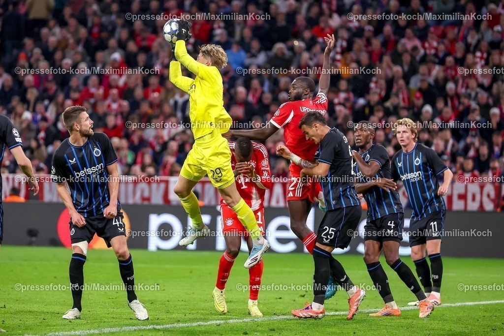 UCL22102501115 | 22.10.2025, Fußball, UEFA Champions League, FC Bayern München - Club Brügge, Allianz Arena, Saison 2025 2026: xxxxxxxxxxRegulations prohibit any use of photographs as image sequences and or quasi-video.