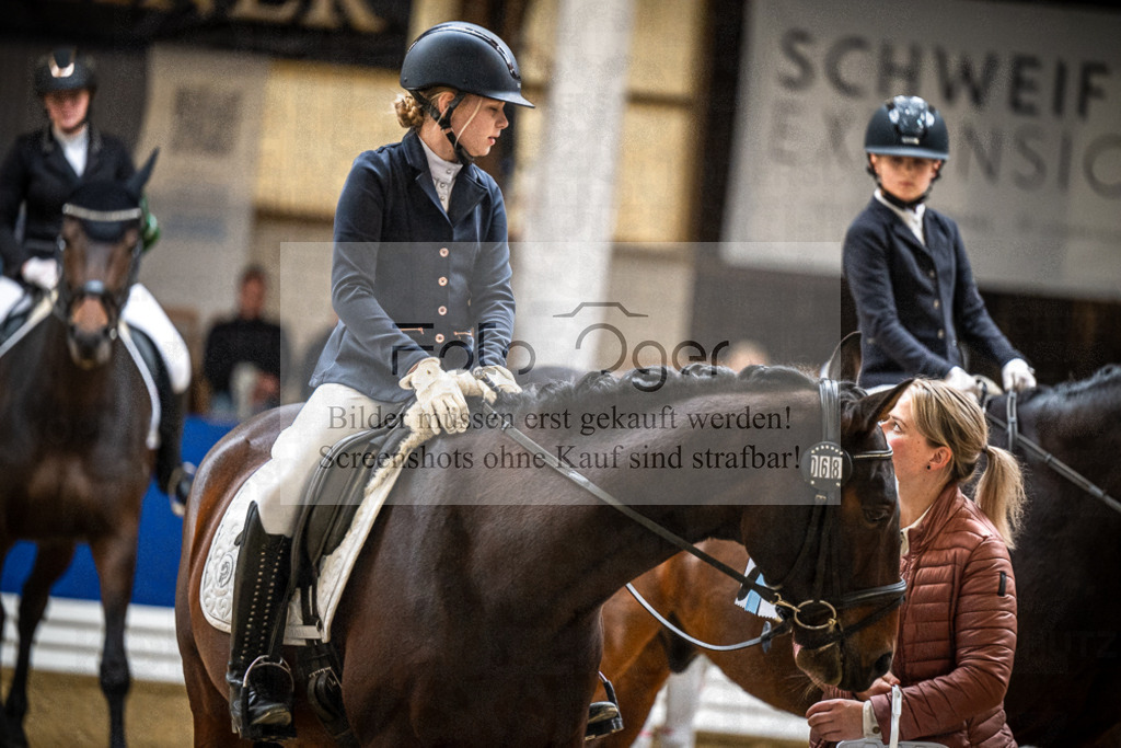 DOS_0027 | Entdecke hochwertige Reitturnierfotos von Foto Oger. Professionell, emotional und authentisch – jetzt Lieblingsmomente im Shop bestellen.Deutschlandweite Turnierfotografie. - Realisiert mit Pictrs.com