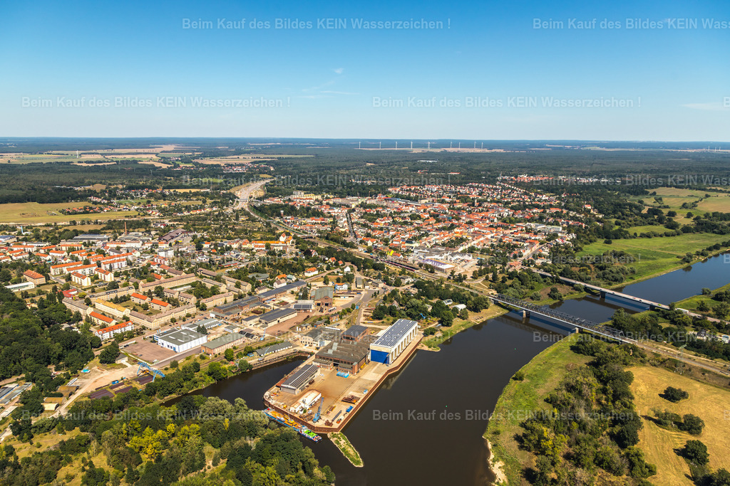 Roßlau-9156 | Die Magdeburger Platte® - das sind die schönsten Luftbilder von Magdeburg & Sachsen-Anhalt auf Acryl, Leinwand oder zum Download. Das ist Luftbildfotografie & Luftbildaufnahmen mit Drohne & Flugzeug.  - Realisiert mit Pictrs.com