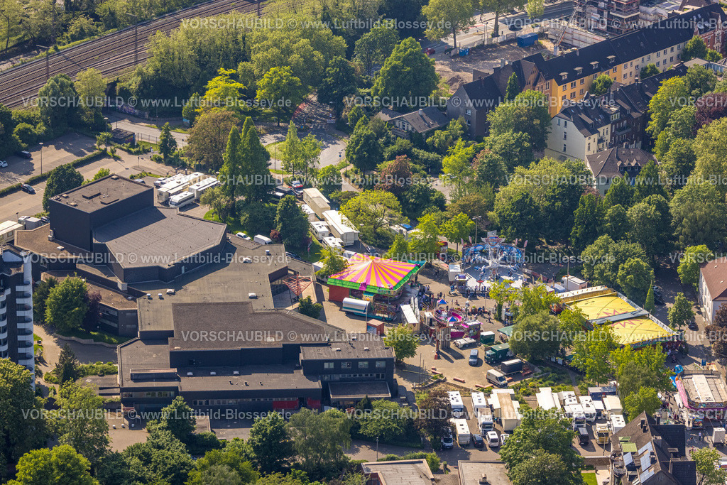Witten240506874 | Luftbild, Himmelfahrtskirmes auf der Berger Straße am Saalbau Witten, Karussell und Verkaufsstände, Witten, Ruhrgebiet, Nordrhein-Westfalen, Deutschland
