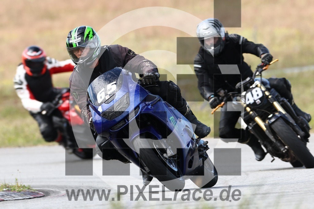 0065-20240706_00747 | Schöne Erinnerungen an spannende Momente - das festzuhalten ist unser Job. PIXELrace.de ist seit 2003 auf den Rennstrecken Europas unterwegs um die Action draußen beim Fahren und die wunderbare Stimmung imm Fahrerlager für euch einzufangen.