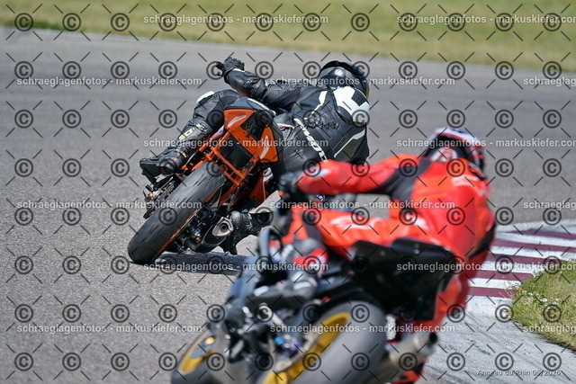 26BT02-1952 | markuskiefer.com - Realisiert mit Pictrs.com