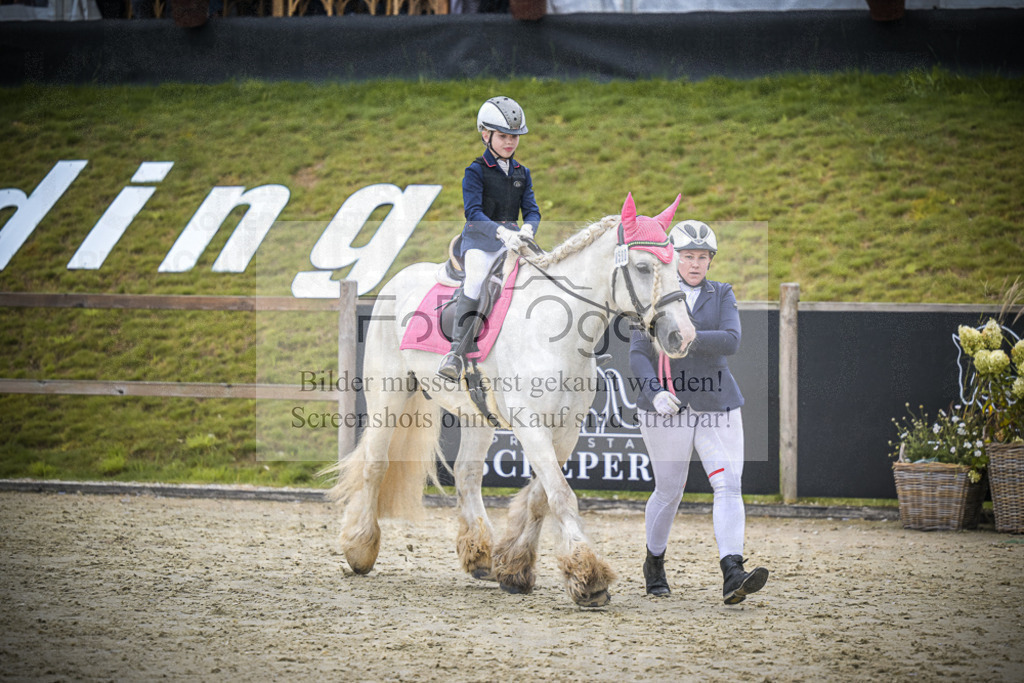 DOS_0231 | Entdecke hochwertige Reitturnierfotos von Foto Oger. Professionell, emotional und authentisch – jetzt Lieblingsmomente im Shop bestellen.Deutschlandweite Turnierfotografie. - Realisiert mit Pictrs.com