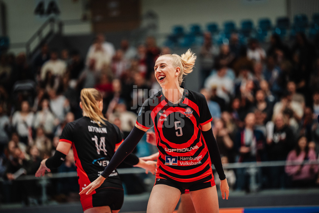 Volleyball | Frauen | Saison 2025/2026 | Volleyball Bundesliga | ETV Hamburger Volksbank Volleys vs. VC Wiesbaden | 14.03.2026 | Anna Hartig (#5, ETV Hamburger Volksbank Volleys) freut sich