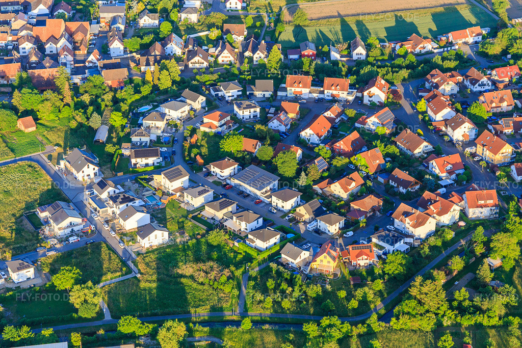 Luftbild: Oberwörthstraße in Weisweil im Bundesland Baden-Württemberg in Deutschland. Foto: IMG_147948.jpg vom 30.05.2025 durch Werner Riehm/FLY-FOTO.de