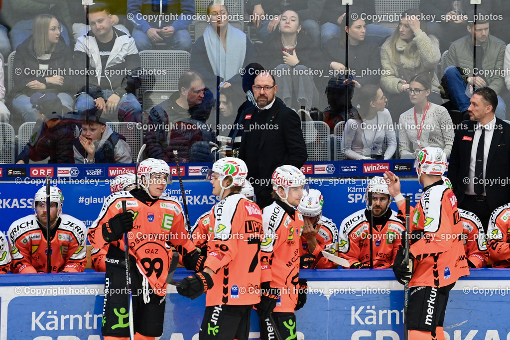EC IDM WÄRMEPUMPEN VSV vs. MOSER MEDICAL GRAZ99ERS | Spielerbank Graz 99ers, Headcoach Graz 99ers Daniel Lacroix, Asisstentcoach Graz 99ers NATE DICASMIRRO, EC IDM WÄRMEPUMPEN VSV vs. MOSER MEDICAL GRAZ99ERS, EC IDM WÄRMEPUMPEN VSV vs. MOSER MEDICAL GRAZ99ERS am 17.03.2026 in Villach (Stadthalle Villach), Austria, (Photo by Bernd Stefan)