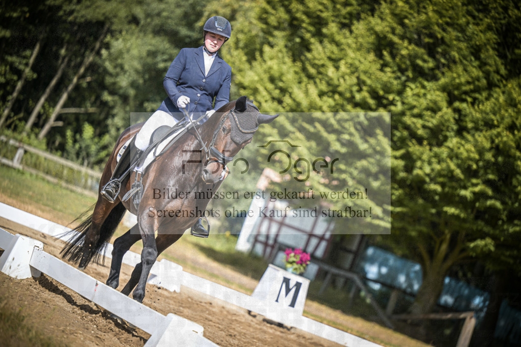 DOS_4272 | Entdecke hochwertige Reitturnierfotos von Foto Oger. Professionell, emotional und authentisch – jetzt Lieblingsmomente im Shop bestellen.Deutschlandweite Turnierfotografie. - Realisiert mit Pictrs.com