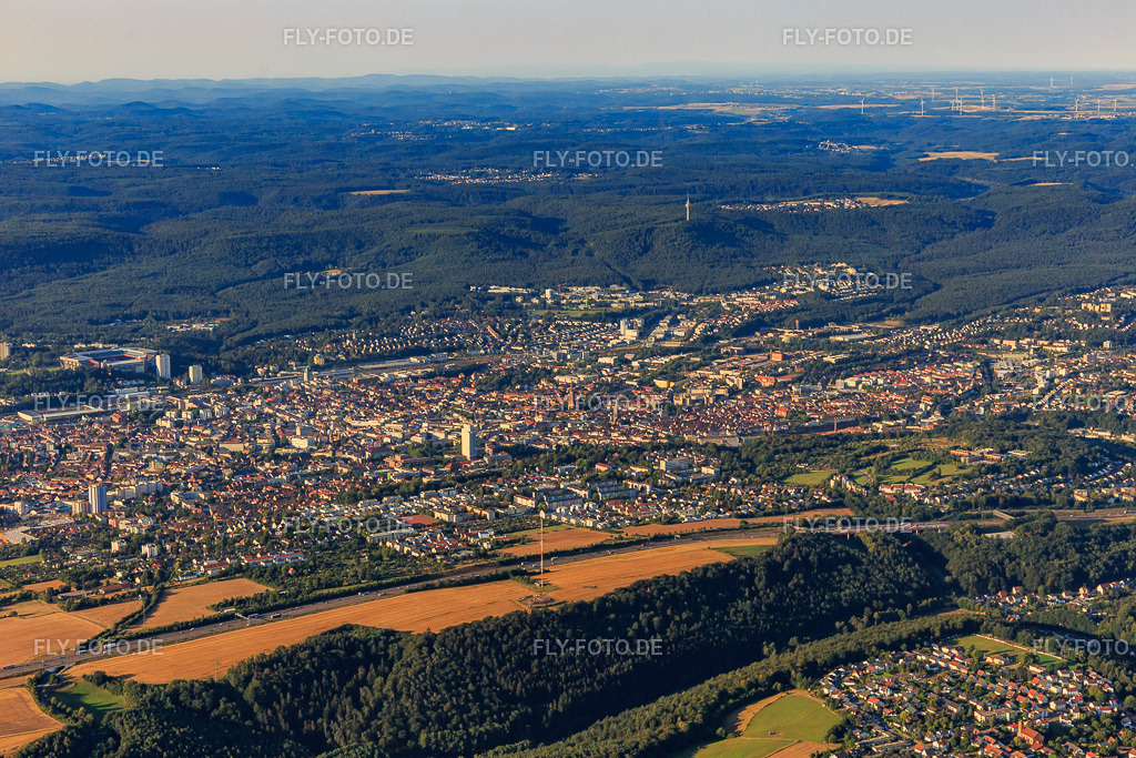 Stadtübersicht aus Norden | Luftbild: Stadtübersicht aus Norden in Kaiserslautern im Bundesland Rheinland-Pfalz in Deutschland. Foto: IMG_109818.jpg vom 06.08.2018 durch Werner Riehm/FLY-FOTO.de - Realisiert mit Pictrs.com