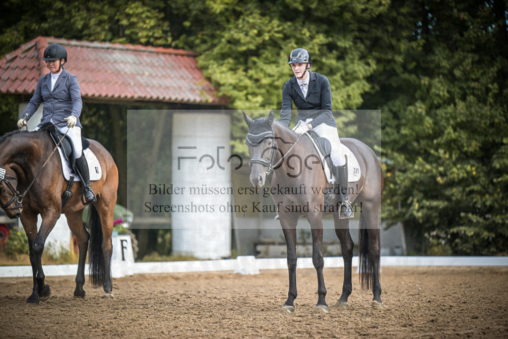 DOS_1442 | Entdecke hochwertige Reitturnierfotos von Foto Oger. Professionell, emotional und authentisch – jetzt Lieblingsmomente im Shop bestellen.Deutschlandweite Turnierfotografie. - Realisiert mit Pictrs.com