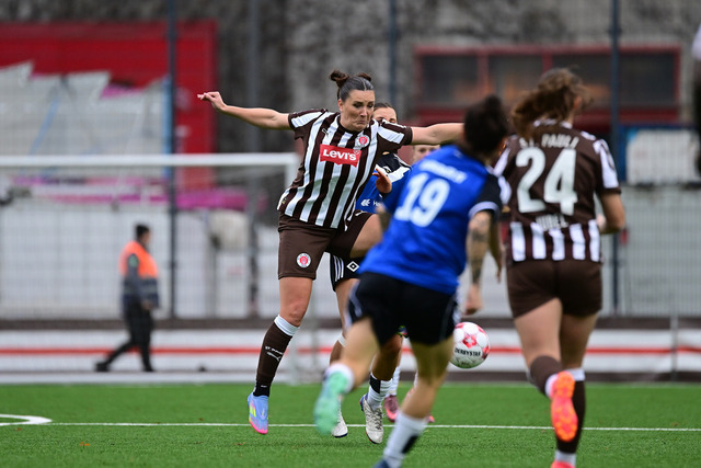 Fußball I Frauen I Saison 2025-2026 I Regionalliga Nord I 10. Spieltag I FC St. Pauli - Hamburger SV U20 I 10886 | Der Sportfotograf. - Realisiert mit Pictrs.com