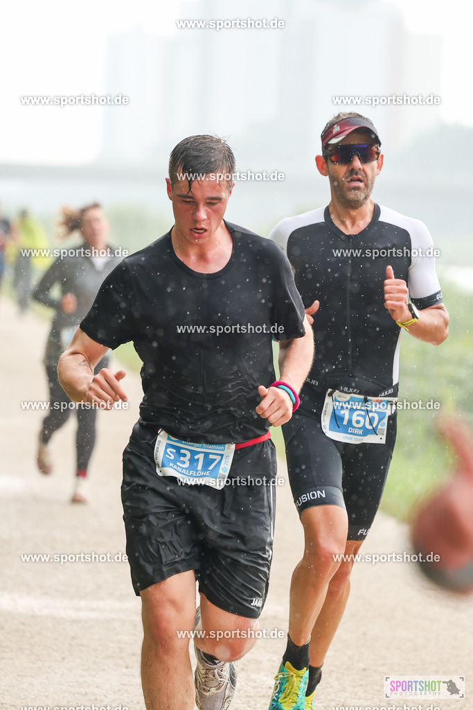 LUR_1332 | 34. M-net Erlanger Triathlon 2025 #erlangertriathlon  #mnettriathlon2025 #mnettriathlon #team #olympischedistanz #mitteldistanz #triathlon #maindonaukanal  #erlangertriathlon2025 #yourpictrs #tv1848 #tv1848erlangen  #triathlonbayern #sportinerlangen #demsportverbunden #sportshot_your_pictrs Copyright: www.sportshot.de