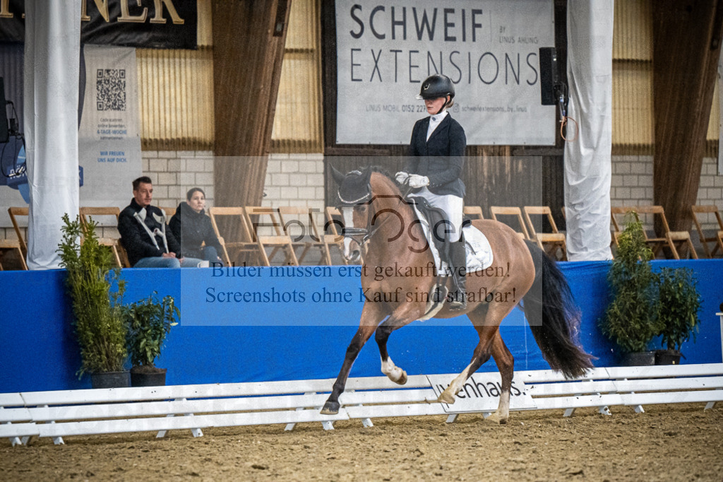 DOS_2060 | Entdecke hochwertige Reitturnierfotos von Foto Oger. Professionell, emotional und authentisch – jetzt Lieblingsmomente im Shop bestellen.Deutschlandweite Turnierfotografie. - Realisiert mit Pictrs.com