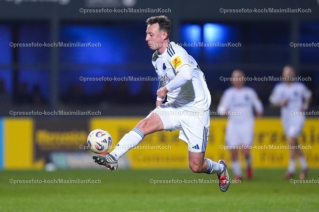 xYDRx23012601044 | 23.01.2026, xydrx, Fußball, 3.Liga, FC Viktoria Köln - 1.FC Saarbrücken, Saison 2025 2026, Sportpark Höhenberg: Robin Bormuth (1.FC Saarbrücken #32)    DFB regulations prohibit any use of photographs as image sequences and or quasi-video. Photo: xYannisxDreimannxPressefotoKochx